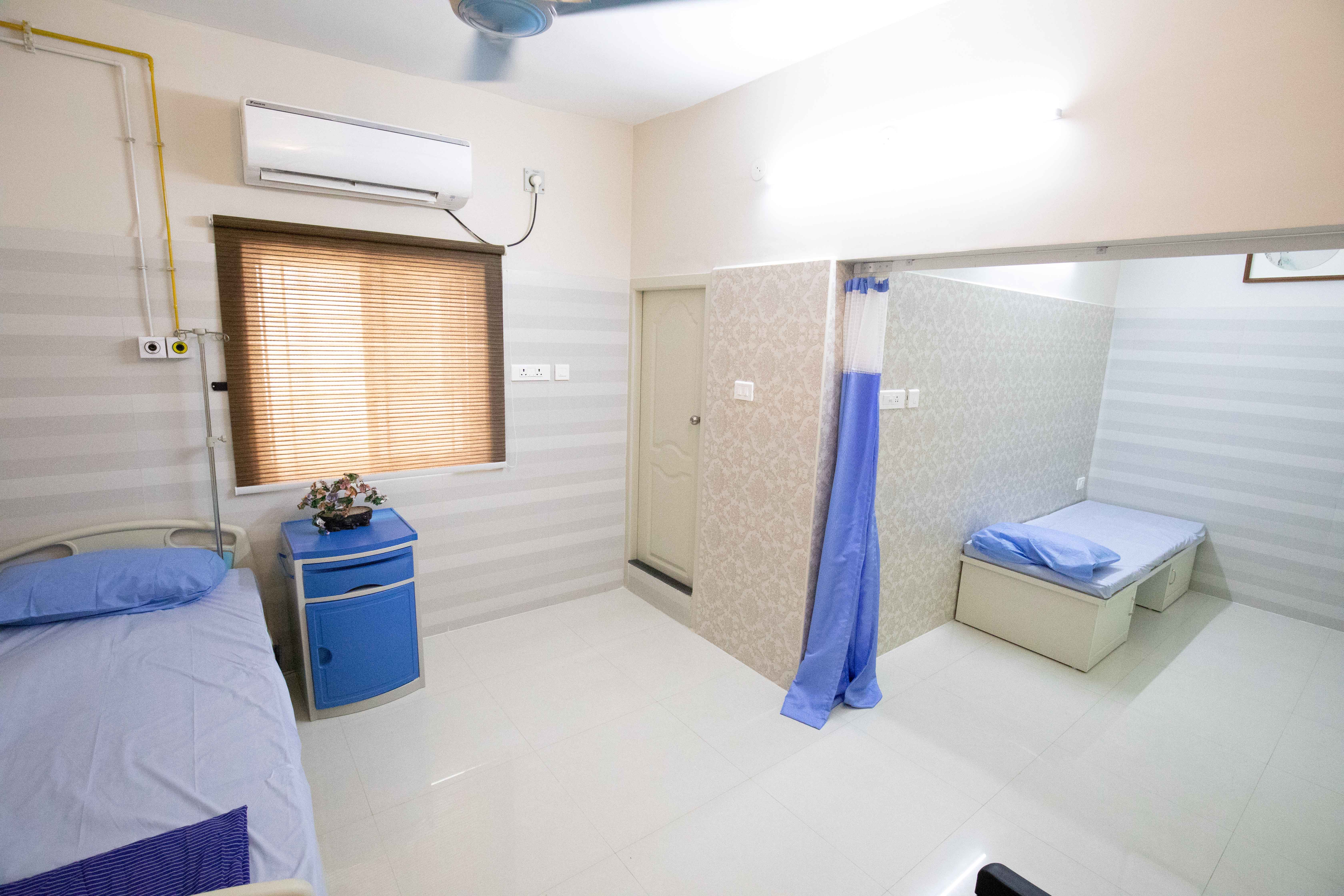 Patient Room (2)