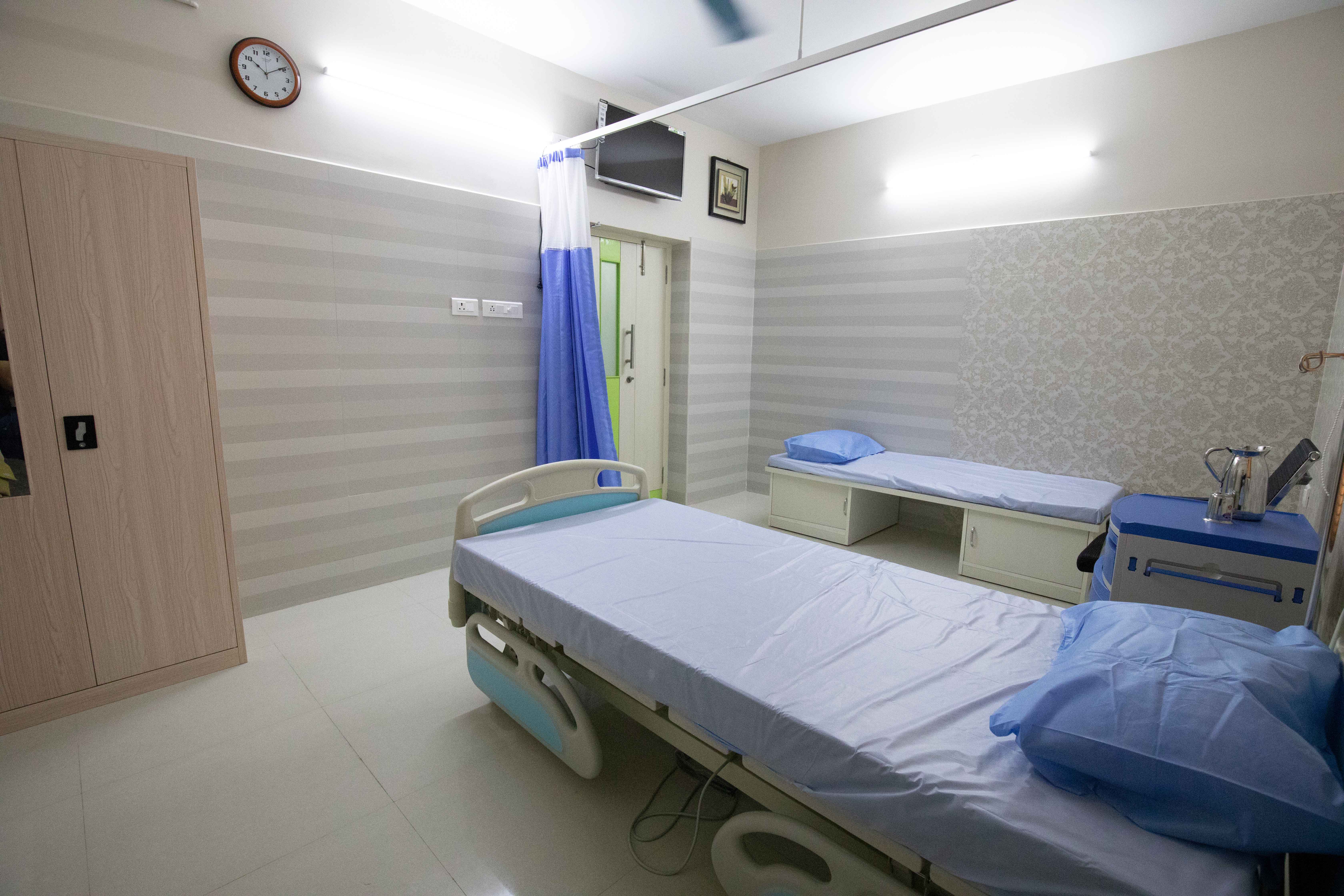 Patient Room (4)